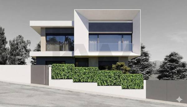 Moradia T4 na Planta à Venda em Estoril - Lisboa - Portugal