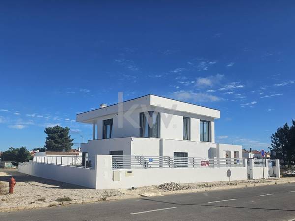 Moradia T4 na Planta à Venda em Setúbal - Portugal