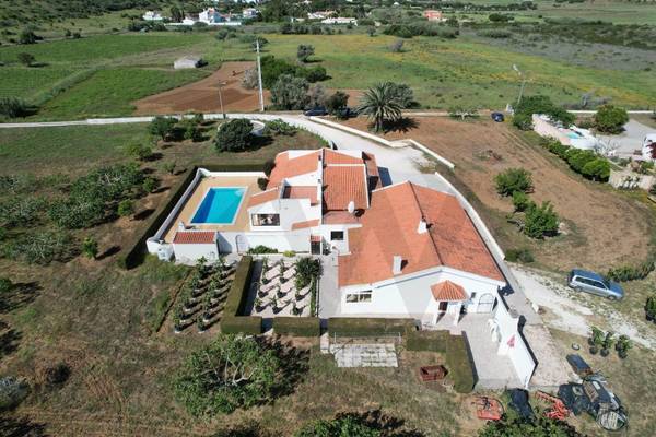 Moradia T5+ à Venda em Luz - Algarve - Portugal