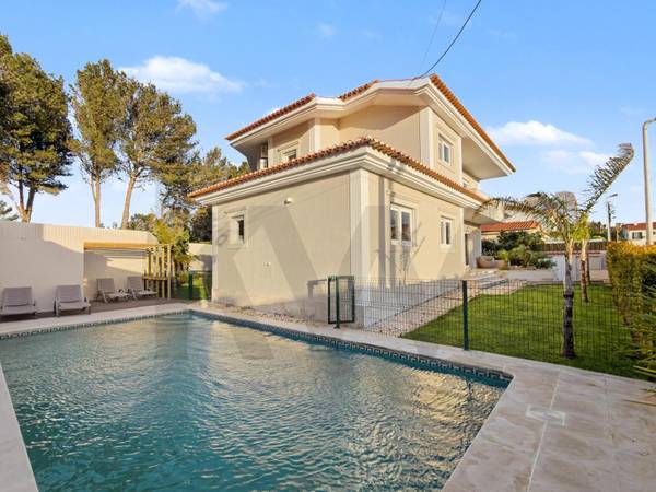 Moradia T5+ à Venda em Alcabideche - Lisboa - Portugal