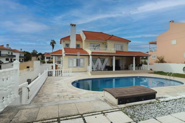 Moradia T5+ à Venda em Almada - Setúbal - Portugal