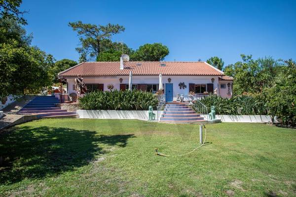 Moradia T5+ à Venda em Almada - Setúbal - Portugal