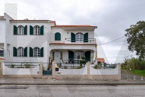 Moradia T5+ à Venda em Barreiro - Setúbal - Portugal