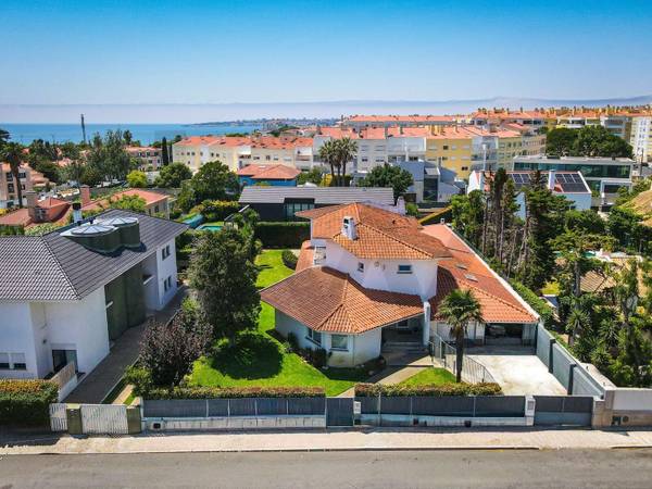 Moradia T5+ à Venda em Parede - Lisboa - Portugal
