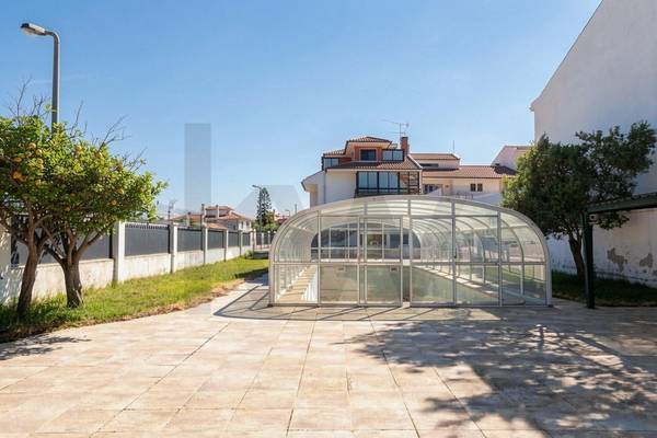 Moradia T5+ à Venda em Parede - Lisboa - Portugal