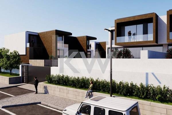 Moradia T5+ na Planta à Venda em Estoril - Lisboa - Portugal