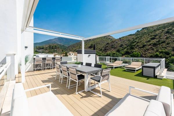 3-Bedroom Penthouse for Sale in Benahavís, Costa del Sol