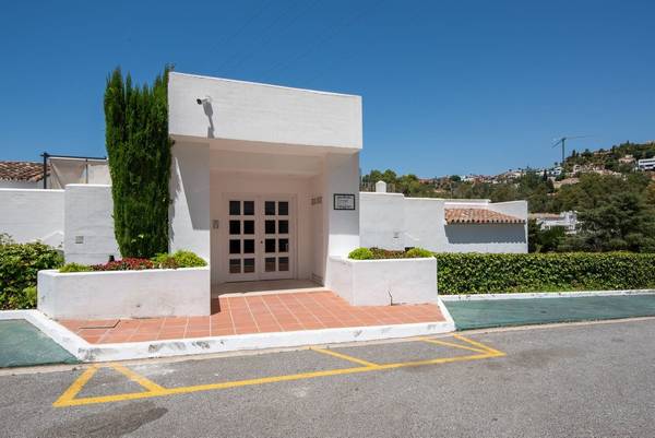 3-Bedroom Penthouse for Sale in Benahavís, Costa del Sol