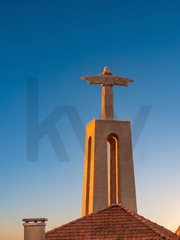Prédio  à Venda em Almada - Setúbal - Portugal