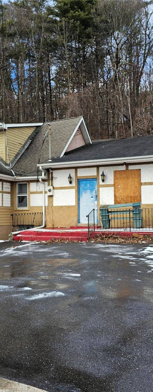 Building for Sale in Ulster Park - New York - USA