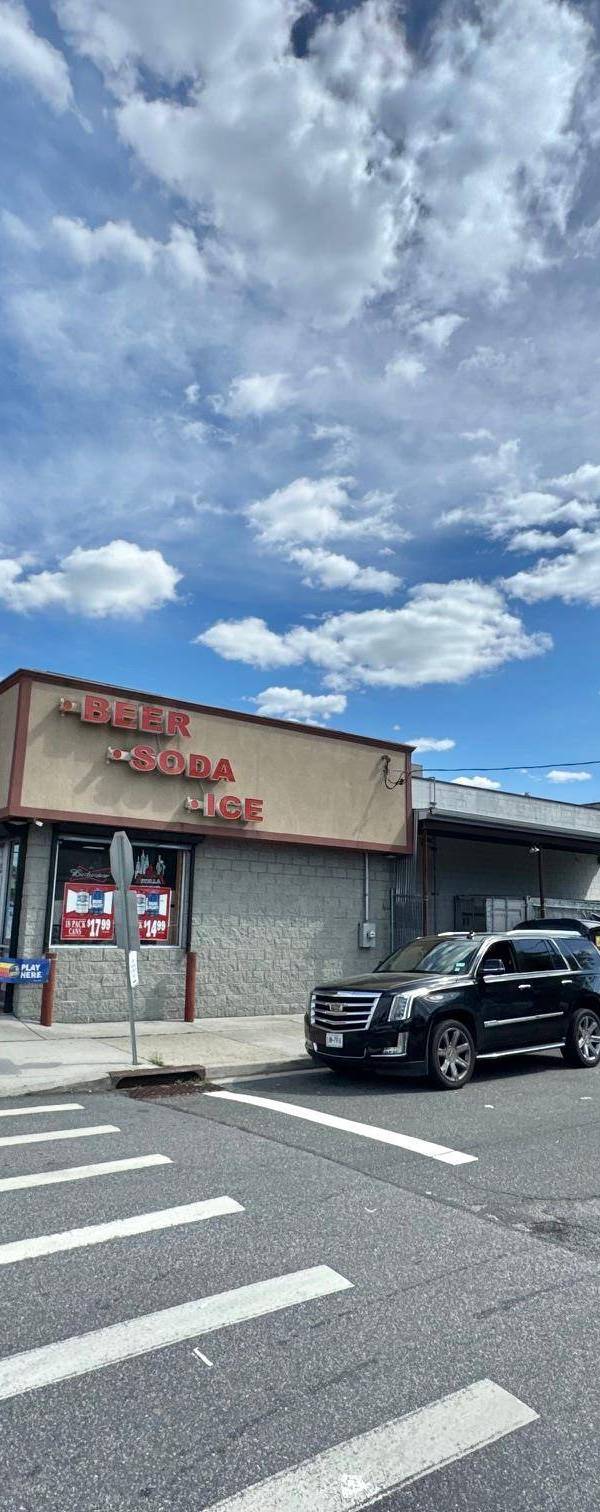 Building for Sale in Uniondale - New York - USA