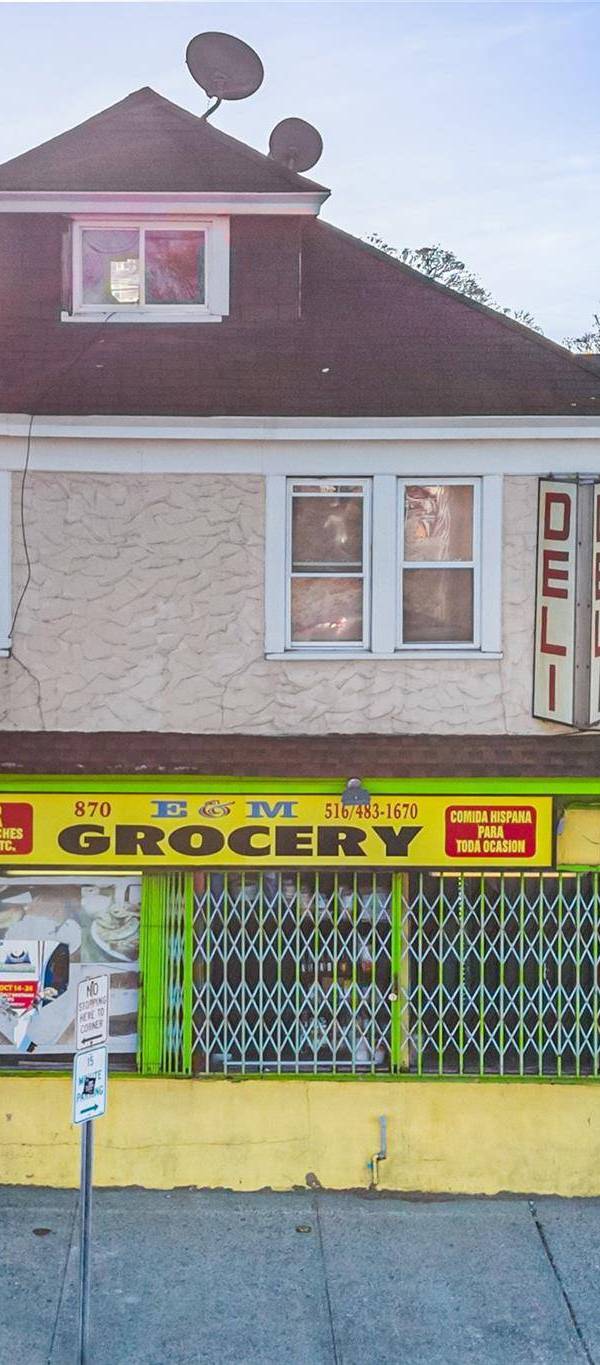 Mixed-Use Building for Sale in Uniondale - New York - USA