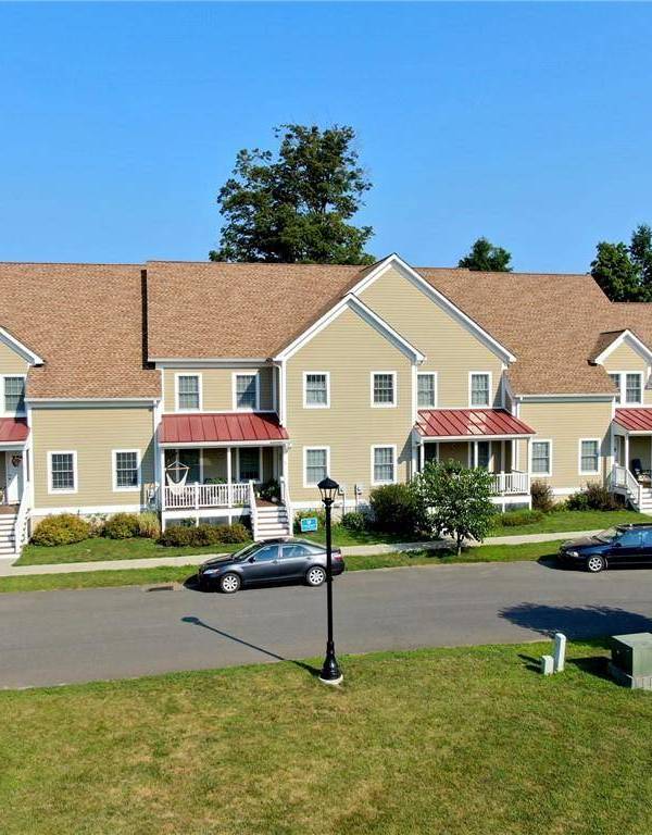 Residential and Commercial Complex for Sale in Red Hook - NY - USA