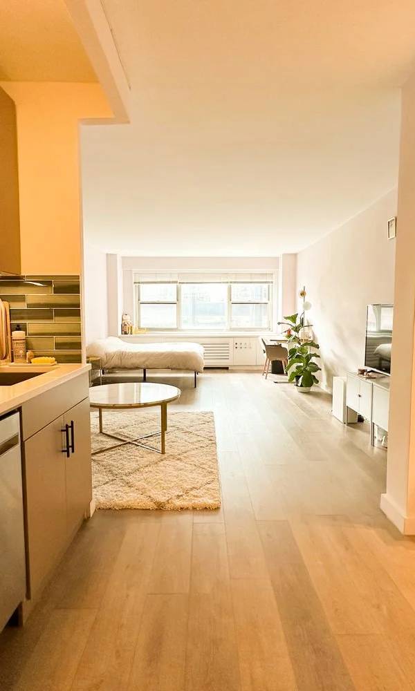 Estudio Soleado y Recién Renovado en Venta en Midtown East – Manhattan, Nueva York – NY