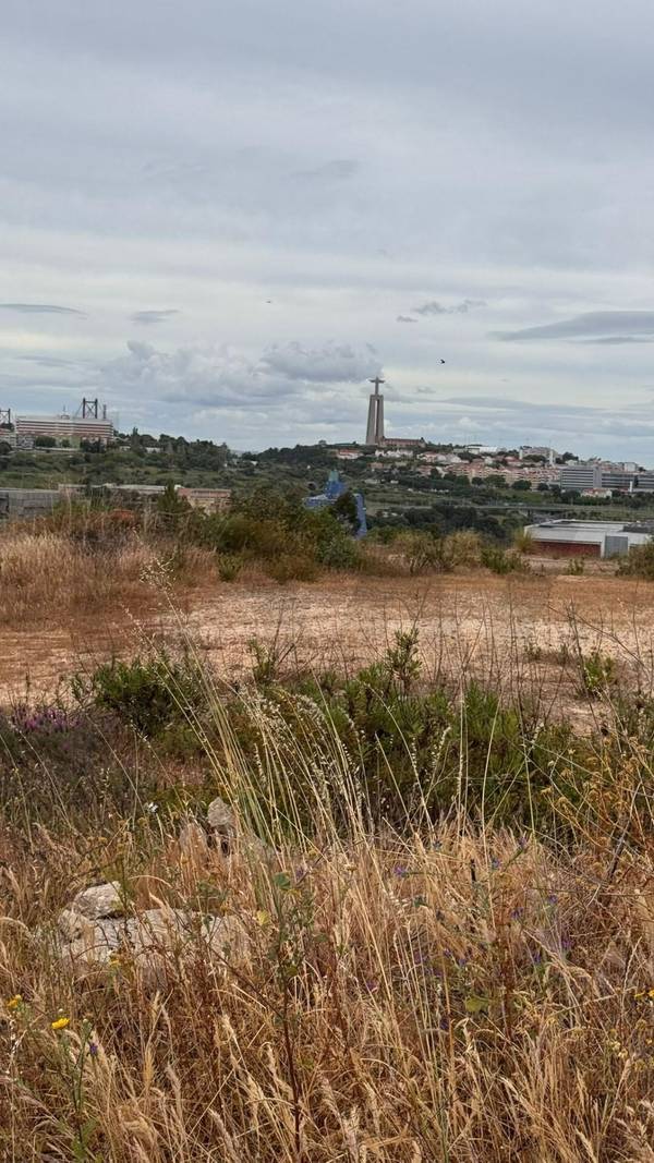 Terreno  à Venda em Almada - Setúbal - Portugal